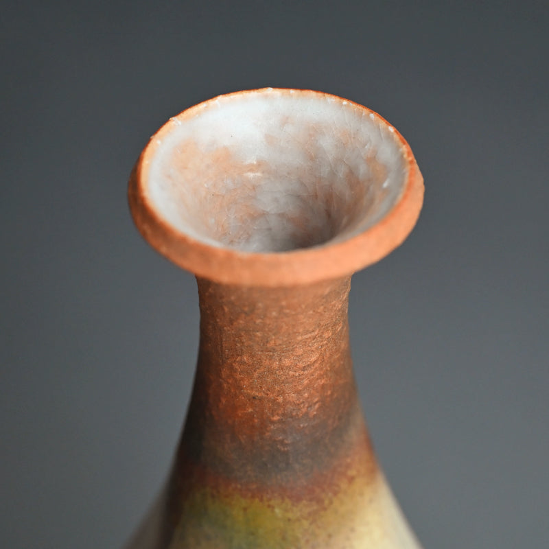 Flame Colored Kohiki Vase ー大和 努 "萩粉引文彩四面細口花入"
