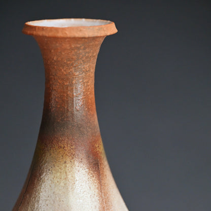 Flame Colored Kohiki Vase ー大和 努 "萩粉引文彩四面細口花入"