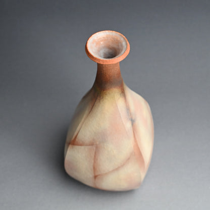 Flame Colored Kohiki Vase ー大和 努 "萩粉引文彩四面細口花入"