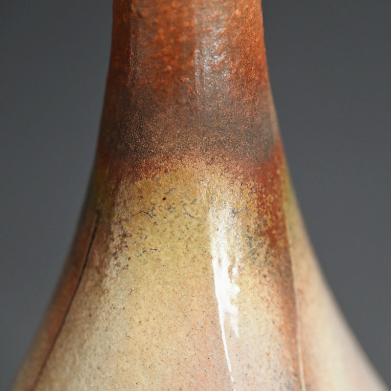 Flame Colored Kohiki Vase ー大和 努 "萩粉引文彩四面細口花入"