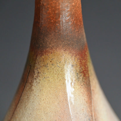 Flame Colored Kohiki Vase ー大和 努 "萩粉引文彩四面細口花入"