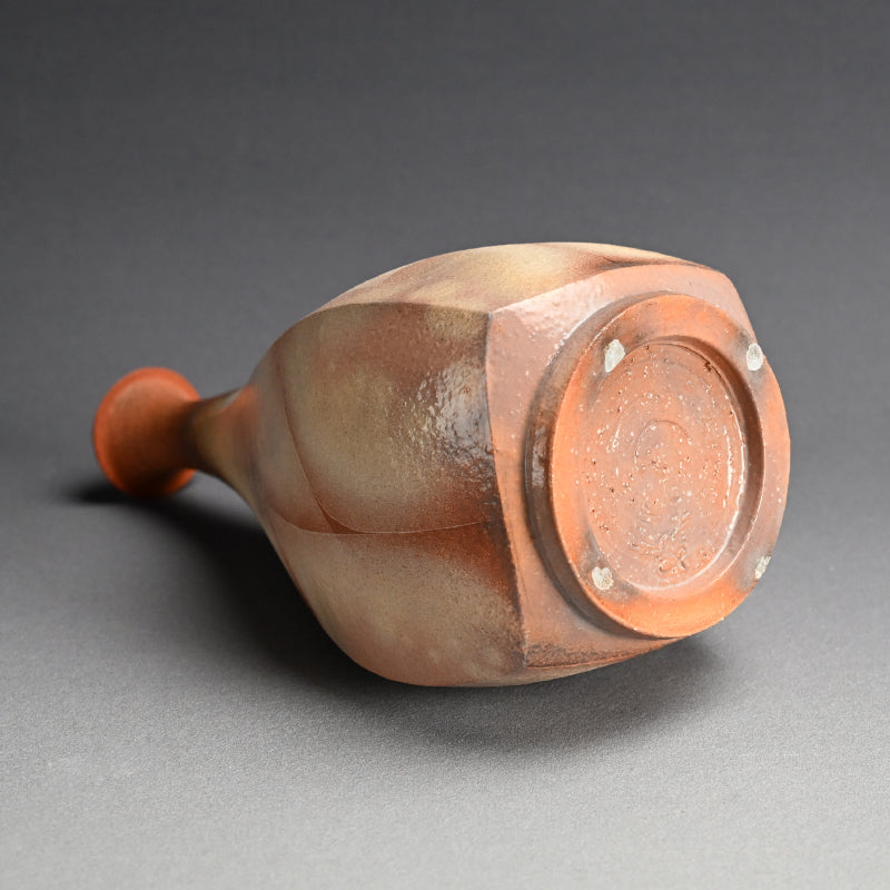 Flame Colored Kohiki Vase ー大和 努 "萩粉引文彩四面細口花入"