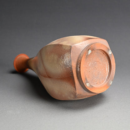 Flame Colored Kohiki Vase ー大和 努 "萩粉引文彩四面細口花入"