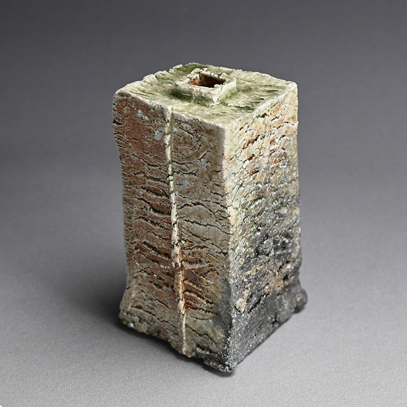 Shigaraki Vase ー古谷 剛敏 "信楽自然釉角花入"