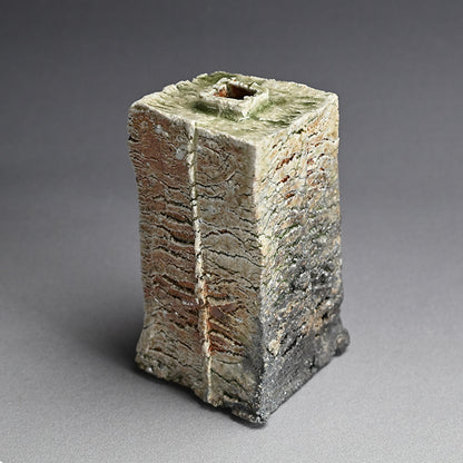 Shigaraki Vase ー古谷 剛敏 "信楽自然釉角花入"
