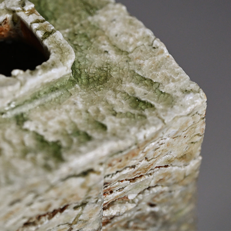 Shigaraki Vase ー古谷 剛敏 "信楽自然釉角花入"