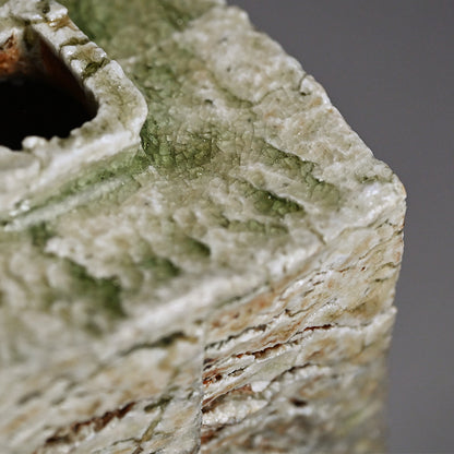 Shigaraki Vase ー古谷 剛敏 "信楽自然釉角花入"