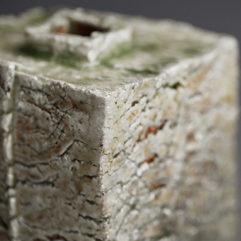 Shigaraki Vase ー古谷 剛敏 "信楽自然釉角花入"