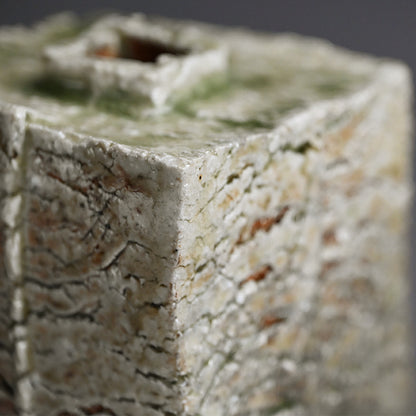 Shigaraki Vase ー古谷 剛敏 "信楽自然釉角花入"