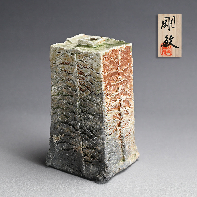 Shigaraki Vase ー古谷 剛敏 "信楽自然釉角花入"