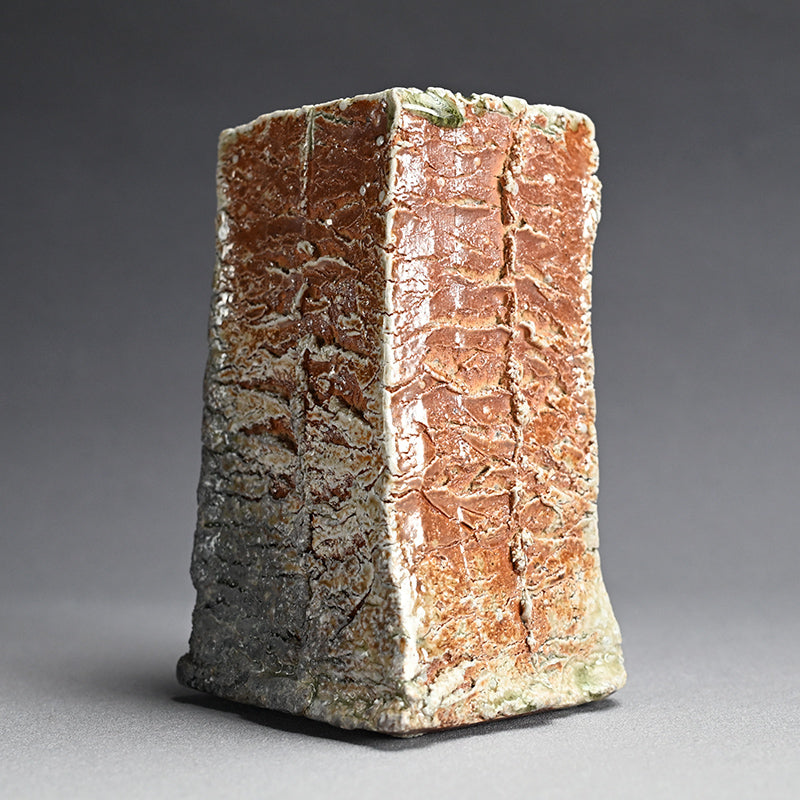 Shigaraki Vase ー古谷 剛敏 "信楽自然釉角花入"