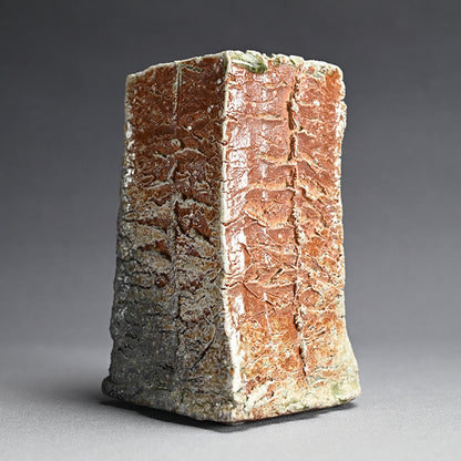 Shigaraki Vase ー古谷 剛敏 "信楽自然釉角花入"