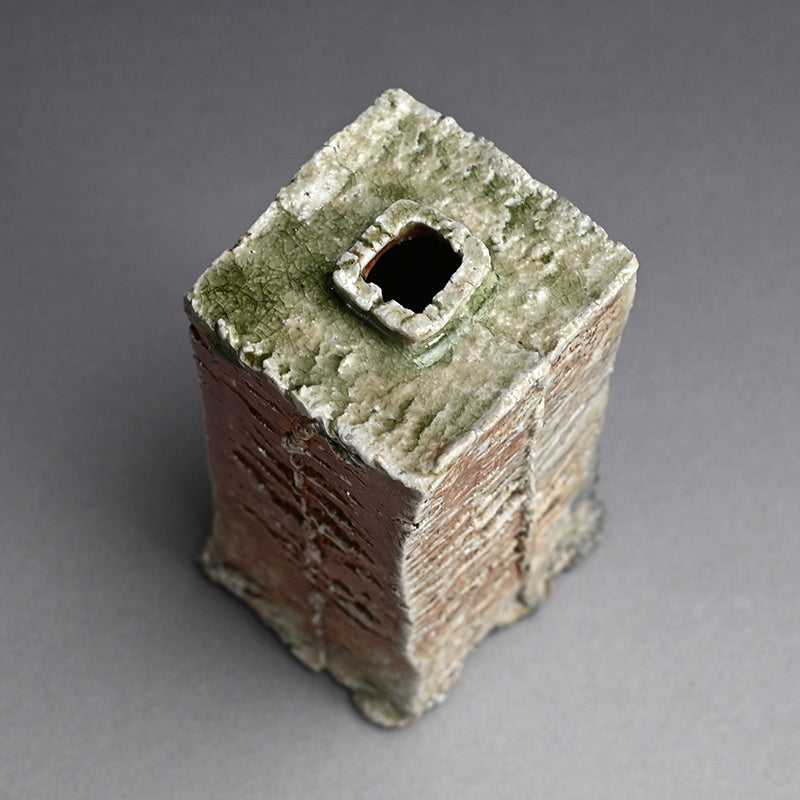 Shigaraki Vase ー古谷 剛敏 "信楽自然釉角花入"