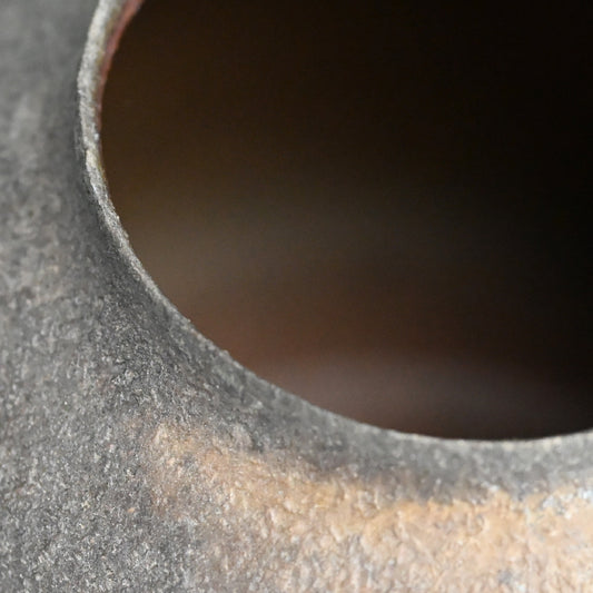 Rare Ash Glazed Vase Fired in USA ー大谷 史郎 “焼〆壺”