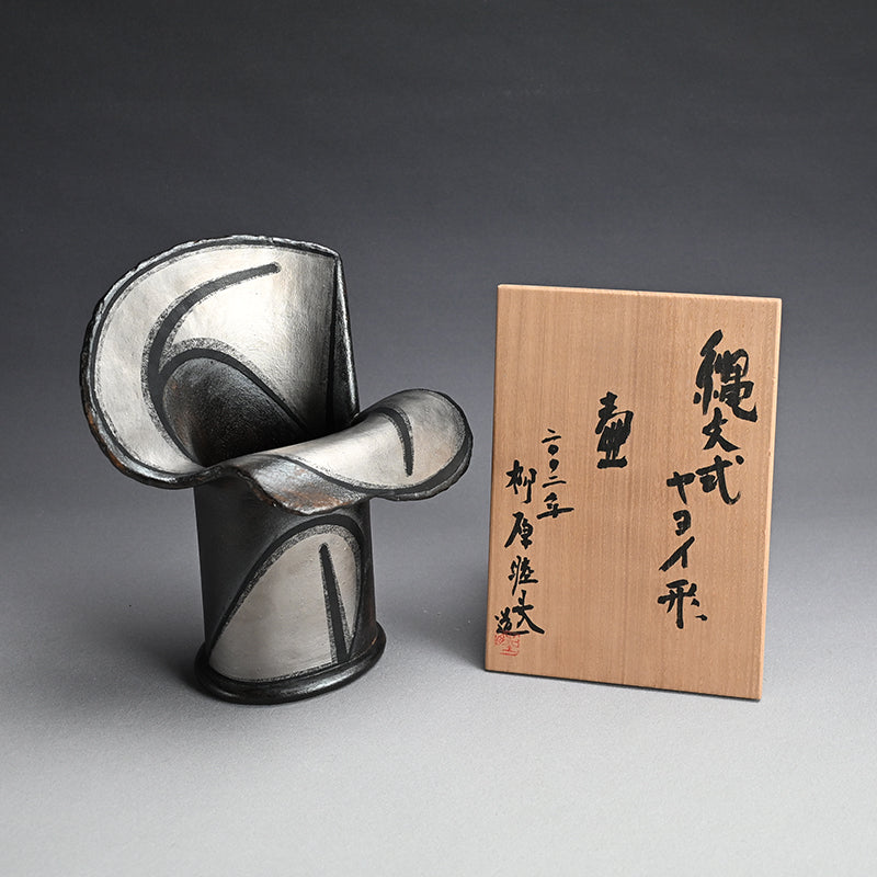Silver Glazed Tsubo, 2002 ー柳原 睦夫 “縄文式ヤヨイ形 壺”