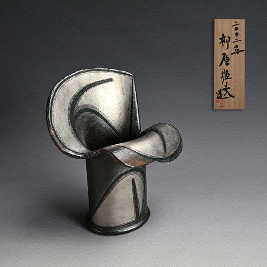 Silver Glazed Tsubo, 2002 ー柳原 睦夫 “縄文式ヤヨイ形 壺”