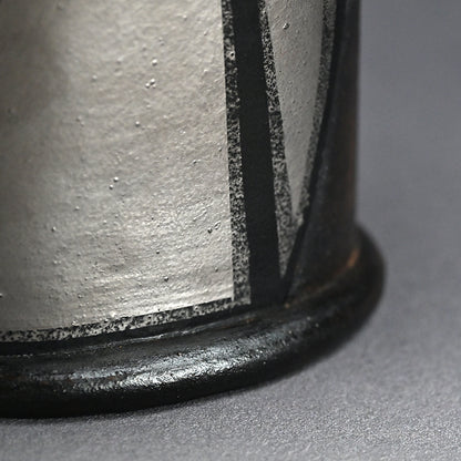Silver Glazed Tsubo, 2002 ー柳原 睦夫 “縄文式ヤヨイ形 壺”