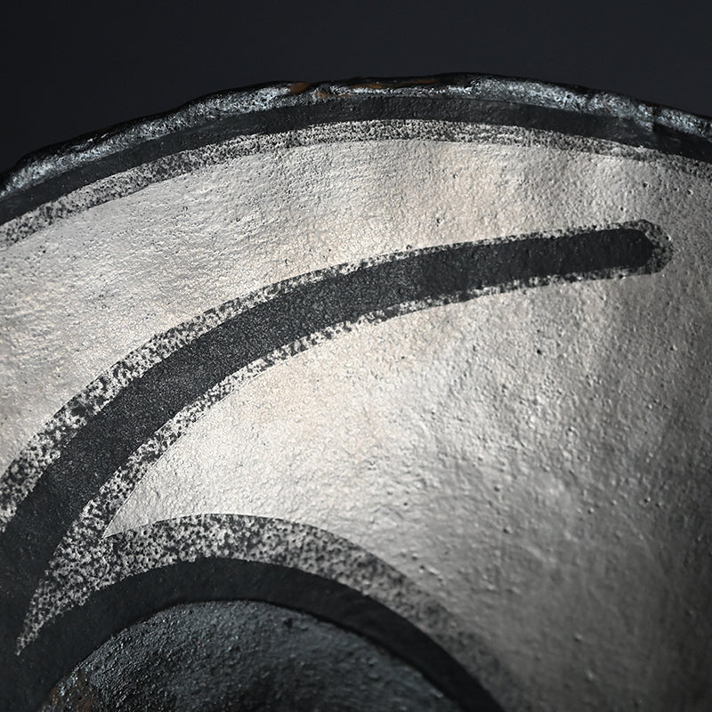 Silver Glazed Tsubo, 2002 ー柳原 睦夫 “縄文式ヤヨイ形 壺”