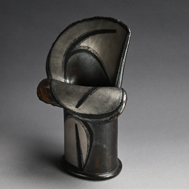 Silver Glazed Tsubo, 2002 ー柳原 睦夫 “縄文式ヤヨイ形 壺”