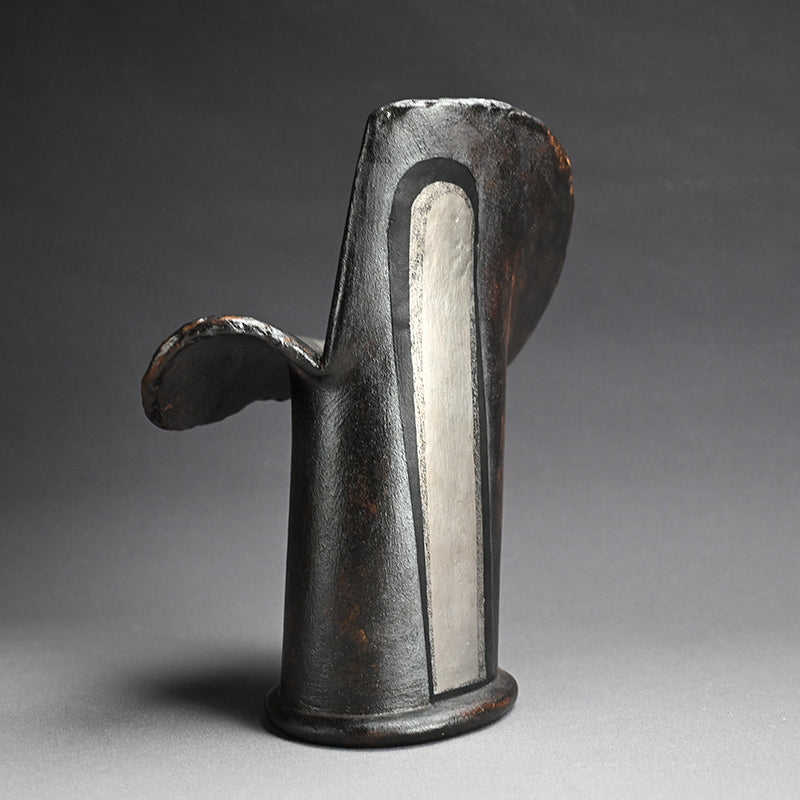 Silver Glazed Tsubo, 2002 ー柳原 睦夫 “縄文式ヤヨイ形 壺”