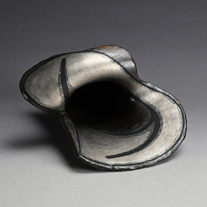 Silver Glazed Tsubo, 2002 ー柳原 睦夫 “縄文式ヤヨイ形 壺”