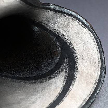 Silver Glazed Tsubo, 2002 ー柳原 睦夫 “縄文式ヤヨイ形 壺”