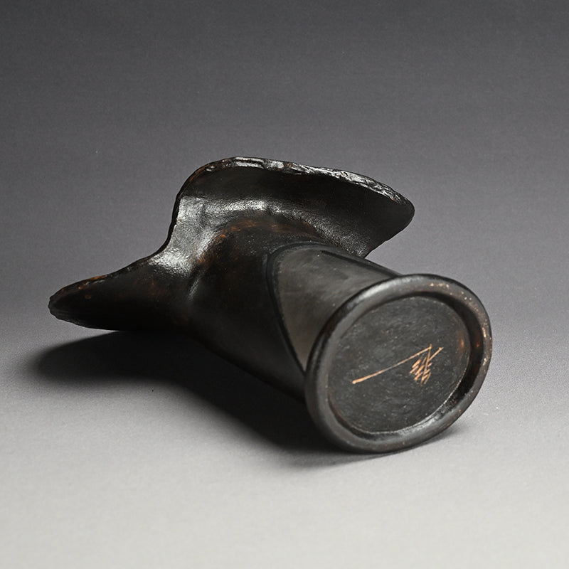 Silver Glazed Tsubo, 2002 ー柳原 睦夫 “縄文式ヤヨイ形 壺”