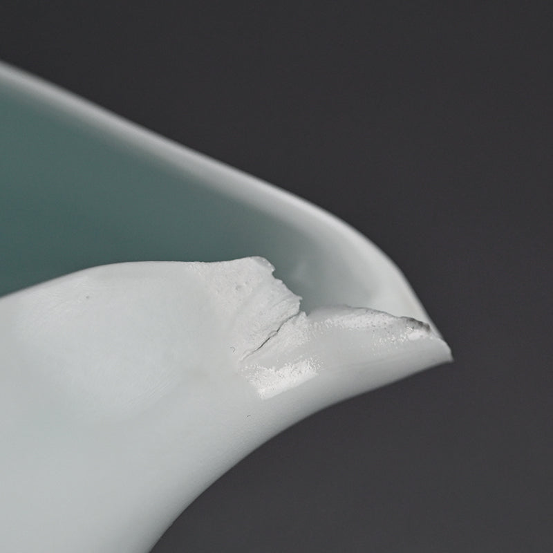 Triangular Vessel by the Late Great ー加藤 委 “サンカクノハチ“