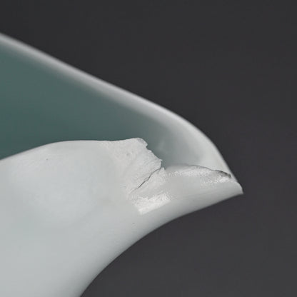 Triangular Vessel by the Late Great ー加藤 委 “サンカクノハチ“