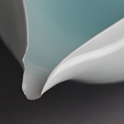 Triangular Vessel by the Late Great ー加藤 委 “サンカクノハチ“