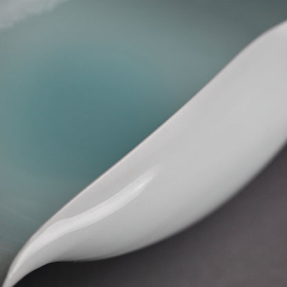 Triangular Vessel by the Late Great ー加藤 委 “サンカクノハチ“