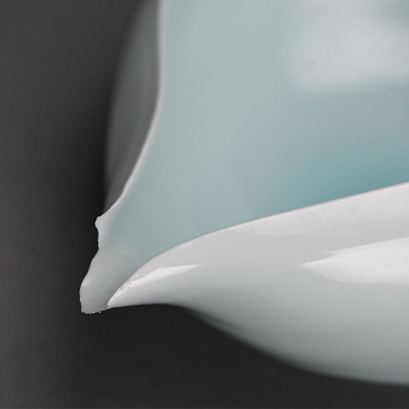 Triangular Vessel by the Late Great ー加藤 委 “サンカクノハチ“