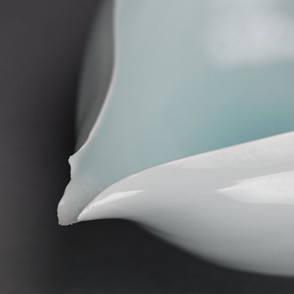 Triangular Vessel by the Late Great ー加藤 委 “サンカクノハチ“