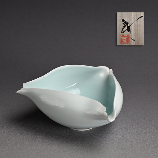 Triangular Vessel by the Late Great ー加藤 委 “サンカクノハチ“