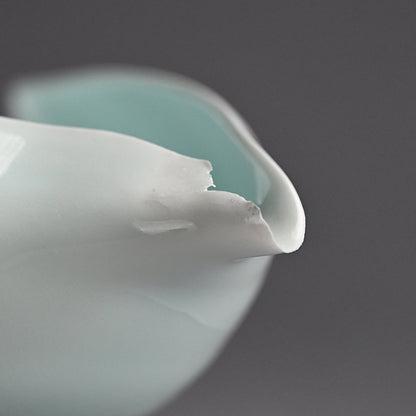 Triangular Vessel by the Late Great ー加藤 委 “サンカクノハチ“