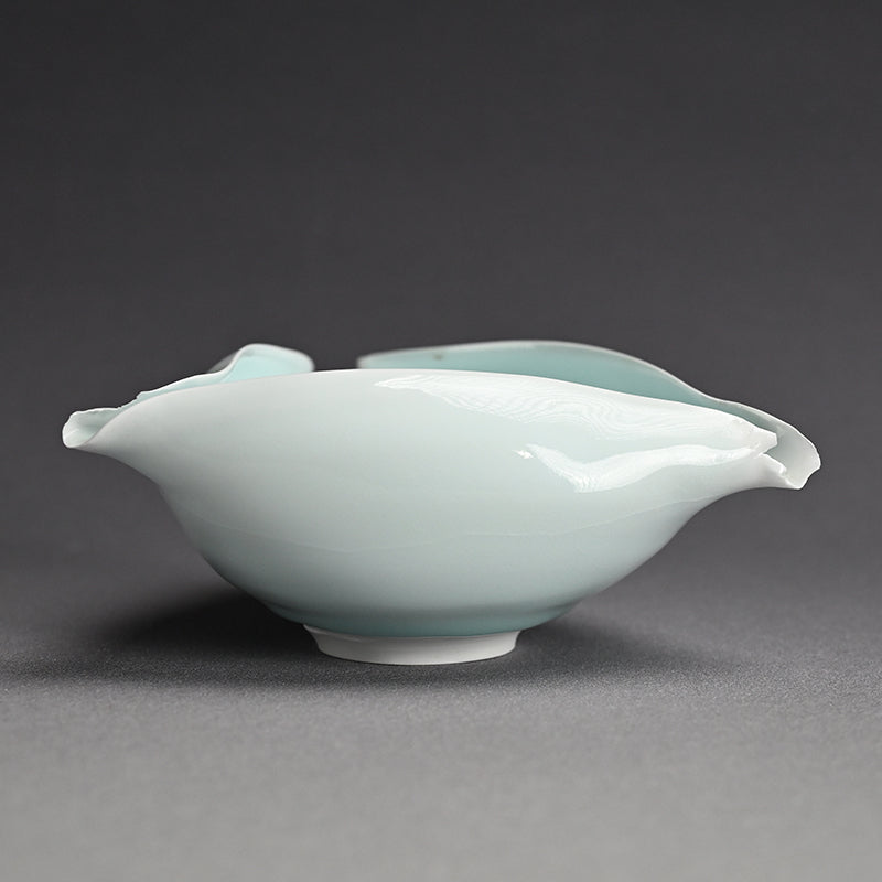 Triangular Vessel by the Late Great ー加藤 委 “サンカクノハチ“