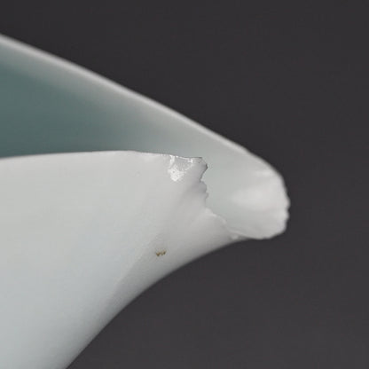 Triangular Vessel by the Late Great ー加藤 委 “サンカクノハチ“