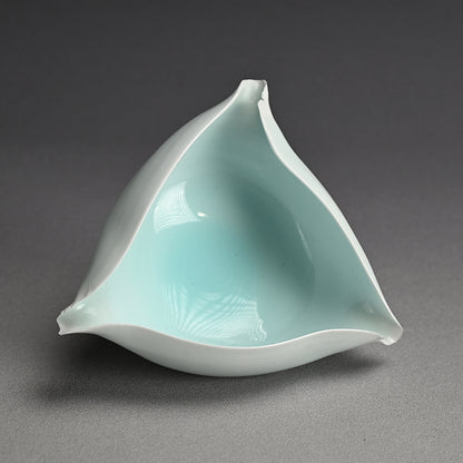 Triangular Vessel by the Late Great ー加藤 委 “サンカクノハチ“