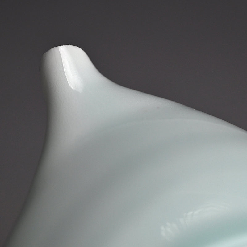 Triangular Vessel by the Late Great ー加藤 委 “サンカクノハチ“