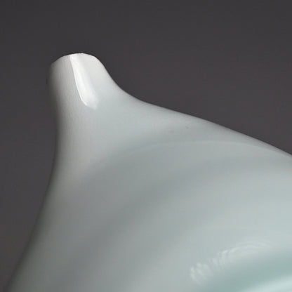 Triangular Vessel by the Late Great ー加藤 委 “サンカクノハチ“