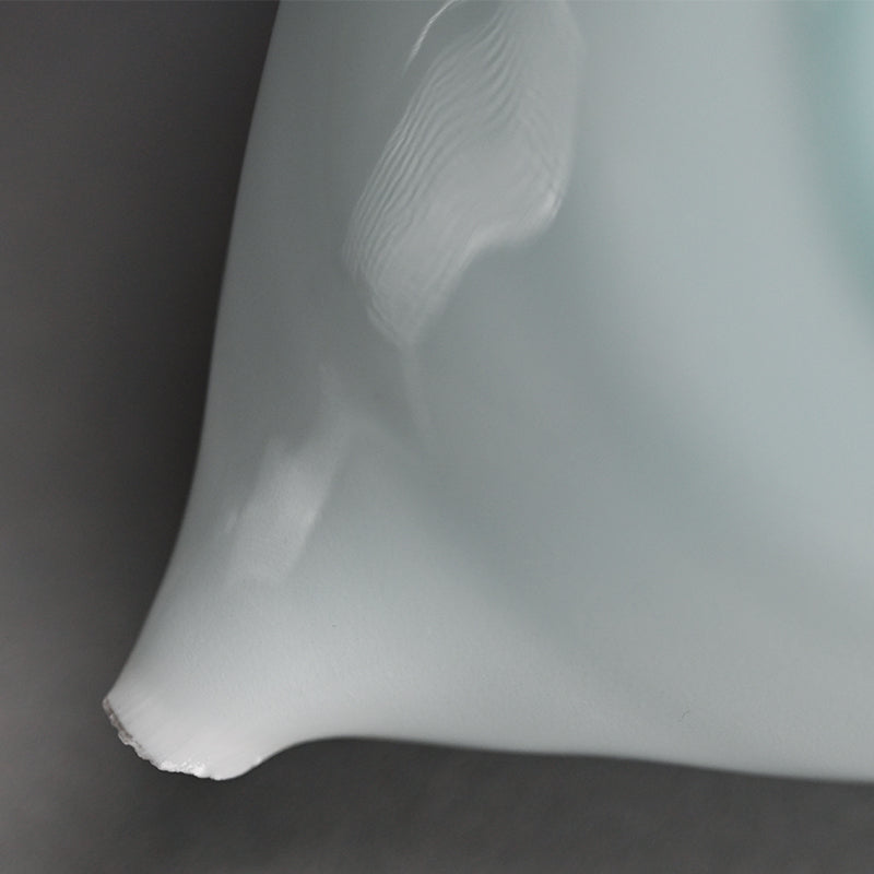 Triangular Vessel by the Late Great ー加藤 委 “サンカクノハチ“