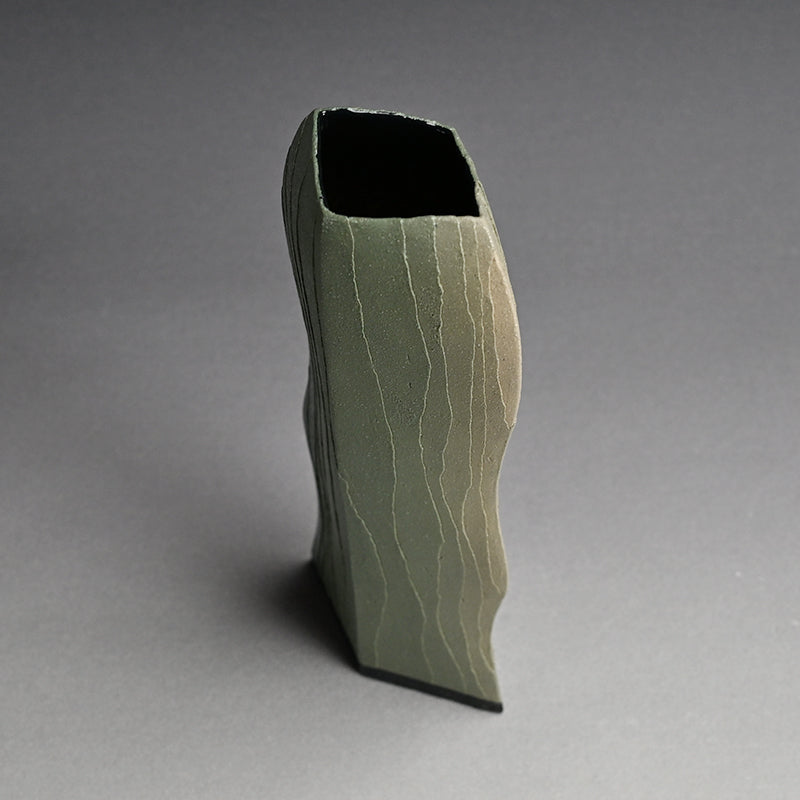 Tall Colored Clay Vase ー宮下 善爾 "彩泥花器 佇む"