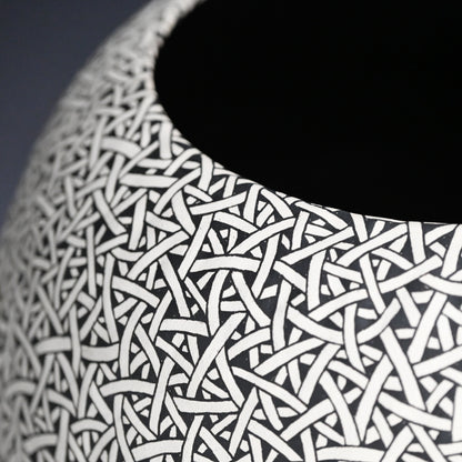 Large Tapering Vase ー鈴木 優作 “あみあみつぼ”