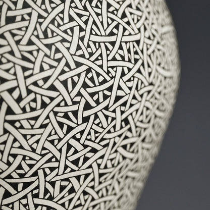 Large Tapering Vase ー鈴木 優作 “あみあみつぼ”