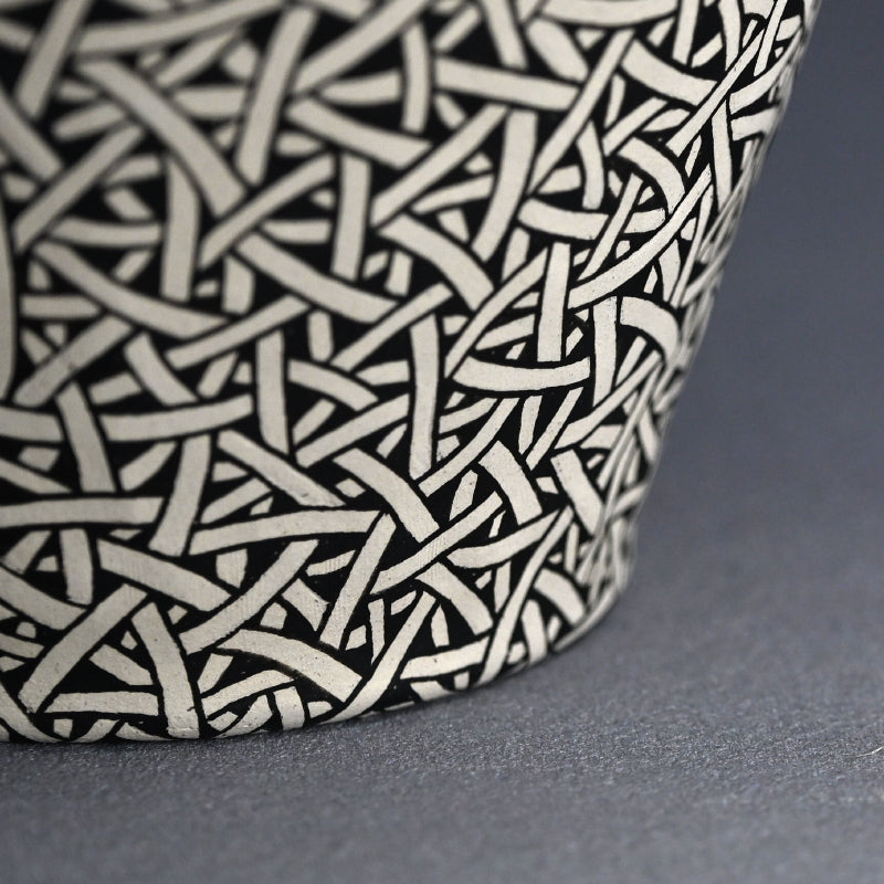 Large Tapering Vase ー鈴木 優作 “あみあみつぼ”