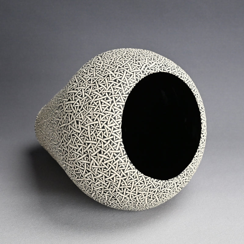 Large Tapering Vase ー鈴木 優作 “あみあみつぼ”