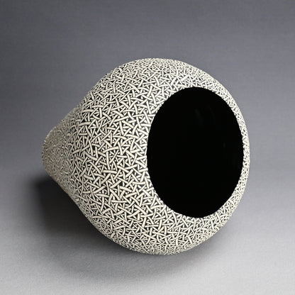 Large Tapering Vase ー鈴木 優作 “あみあみつぼ”