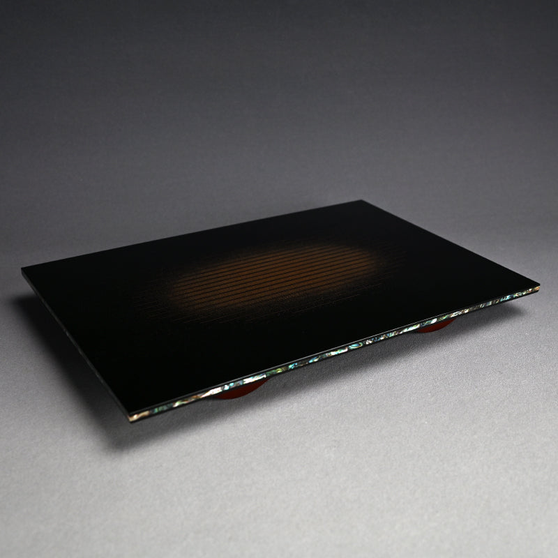 Exquisite Glimmering Lacquered Table ー服部 峻昇 “光彩 卓”