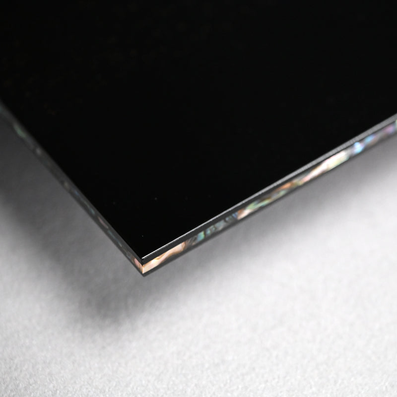 Exquisite Glimmering Lacquered Table ー服部 峻昇 “光彩 卓”