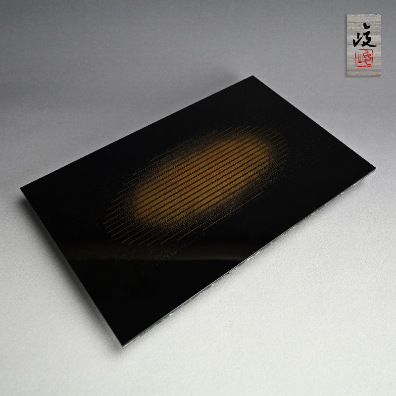 Exquisite Glimmering Lacquered Table ー服部 峻昇 “光彩 卓”